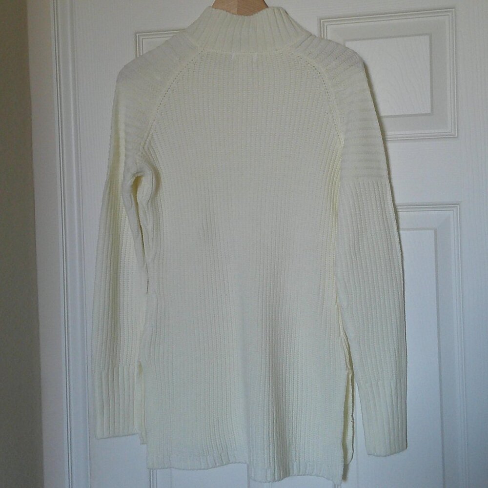 Venus Women's White Mock Neck Ribbed Split Side Sweater - Size Medium - EUC - Picture 2 of 8